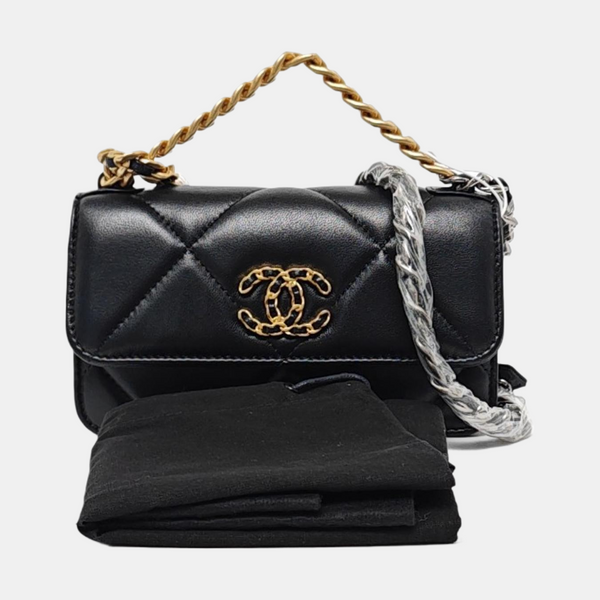 CHANEL 19 WOC Piel de Cordero Acolchada Negra