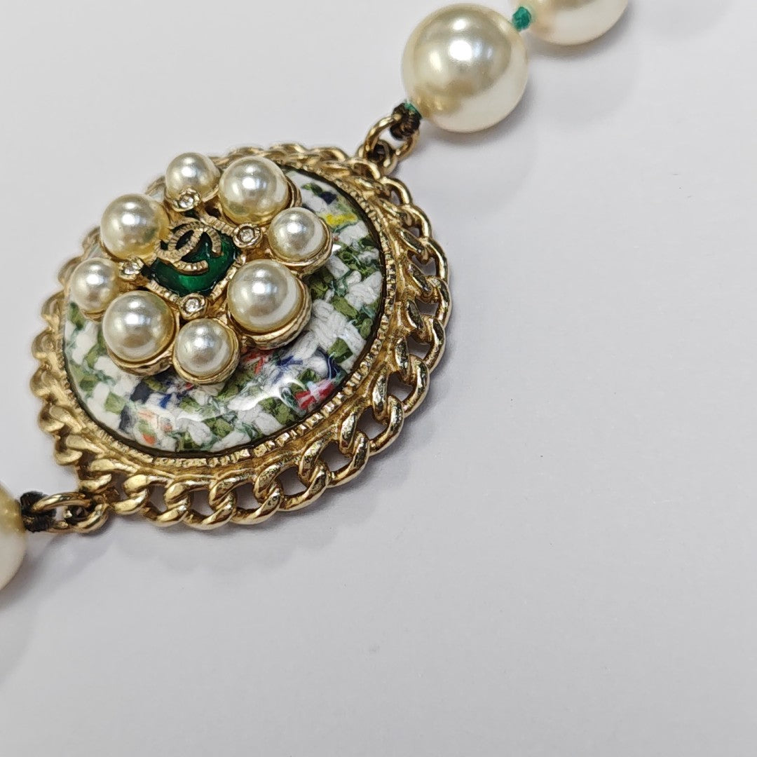 Faux Pearl White Necklace