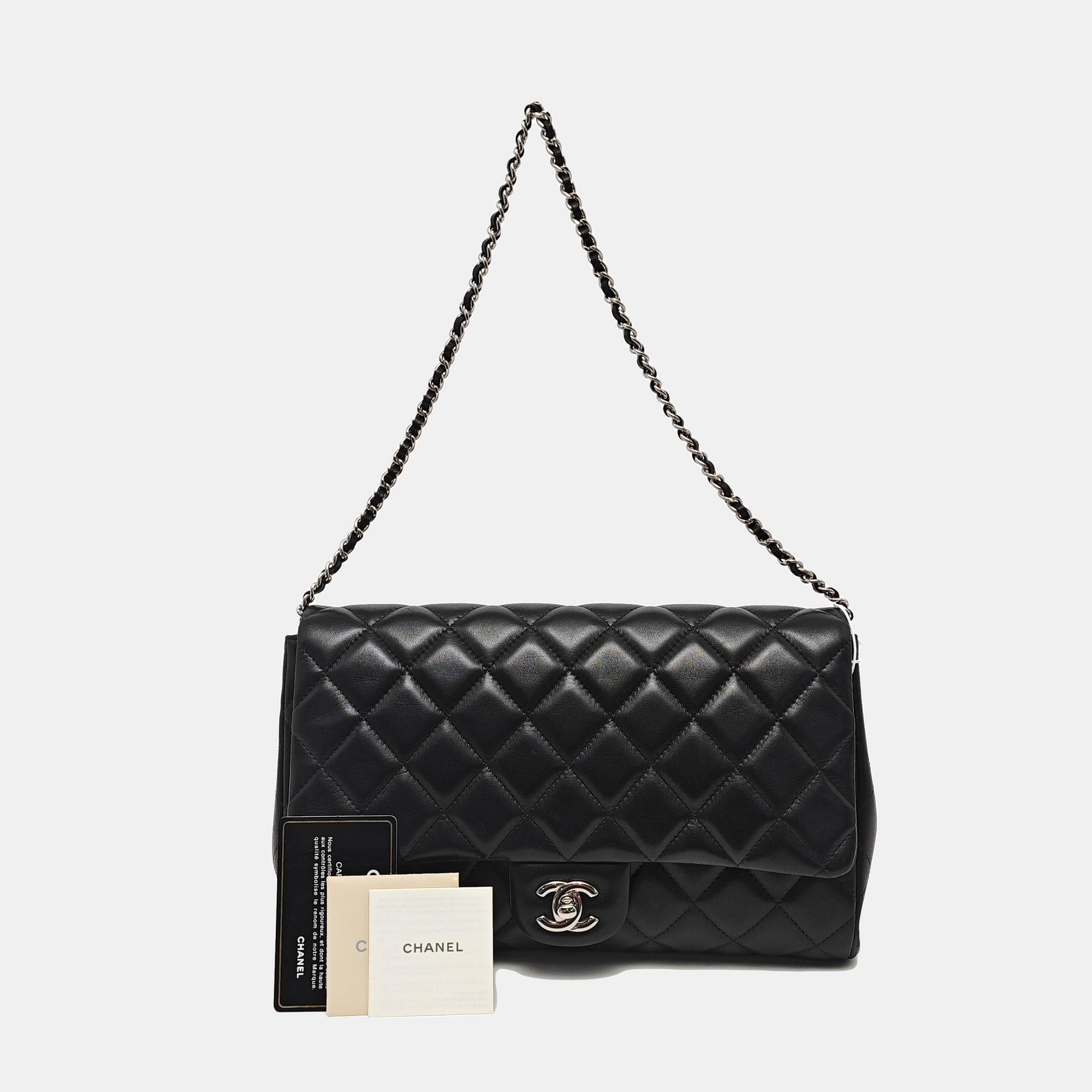 Authenticated pre-owned  CLASSIC FLAP Quilted Lambskin Black - Shoulder Bag at Looply