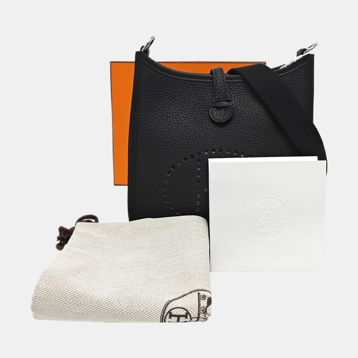 Evelyne 16 Clemence Black