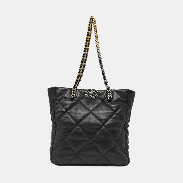 CHANEL 19 Piel de Cordero Acolchada Negra