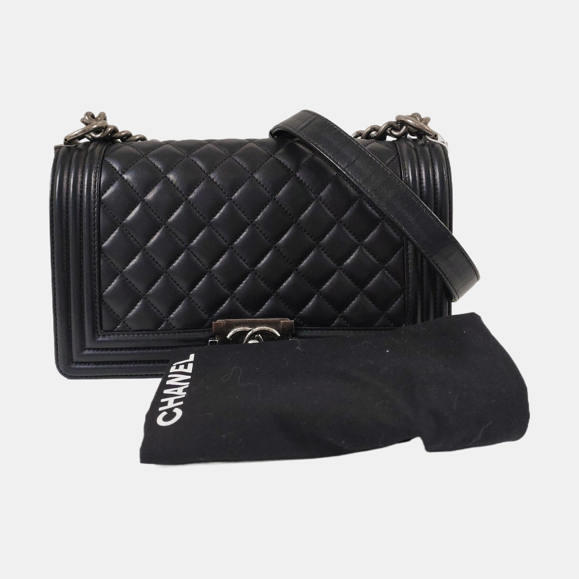 Authenticated pre-owned  BOY CHANEL Medium Quilted Lambskin Black - Shoulder Bag at Looply