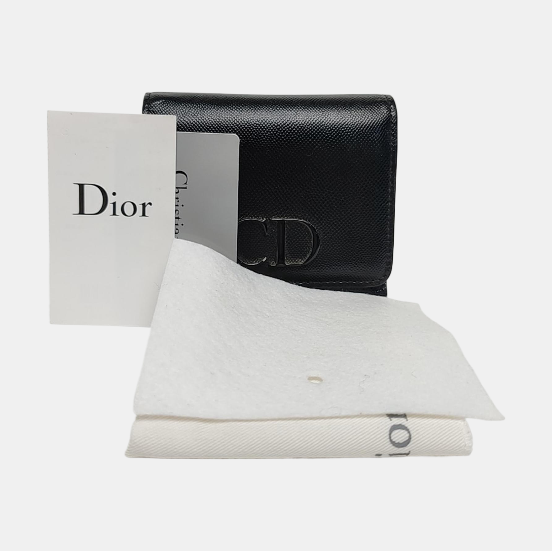 Authenticated pre-owned  30 Montaigne Calfskin Black Wallet - Wallet at Looply