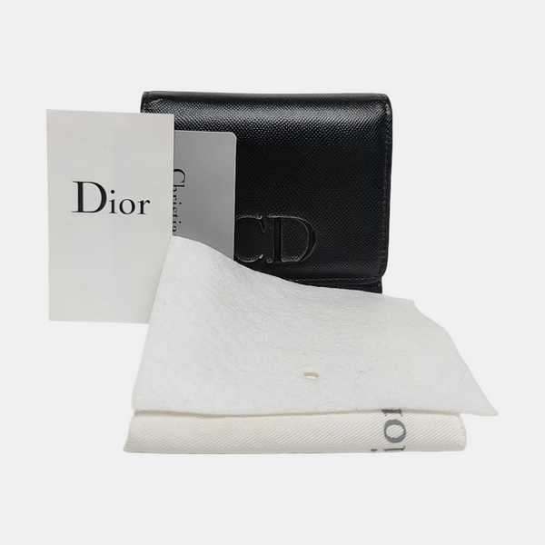 Authenticated pre-owned  30 Montaigne Calfskin Black Wallet - Wallet at Looply