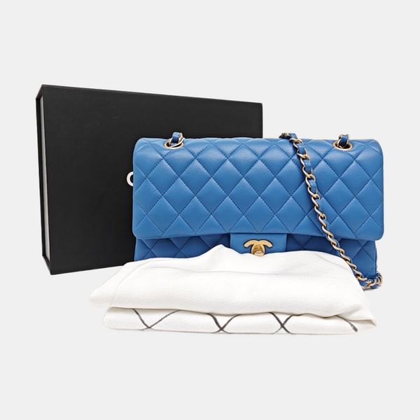 CLASSIC FLAP Medium Quilted Lambskin Blue