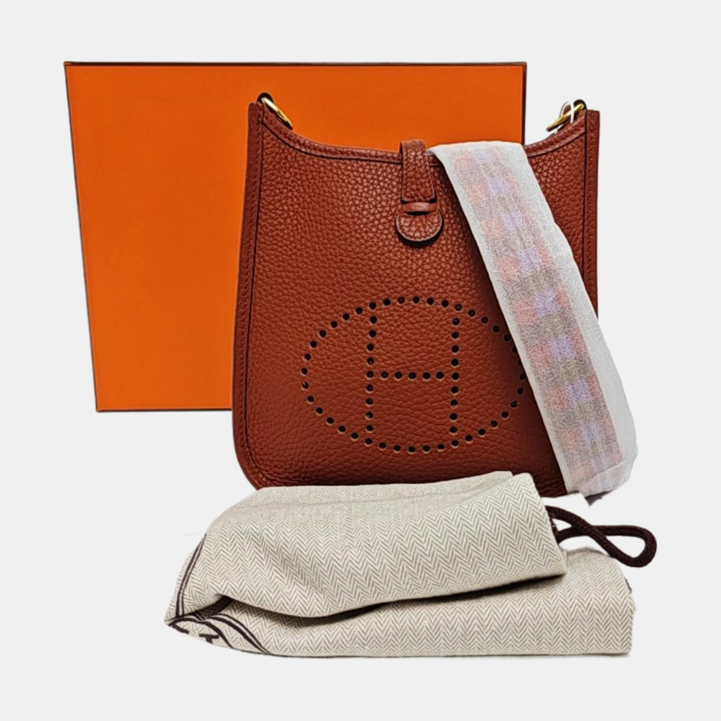 Evelyne 17 Clemence Red