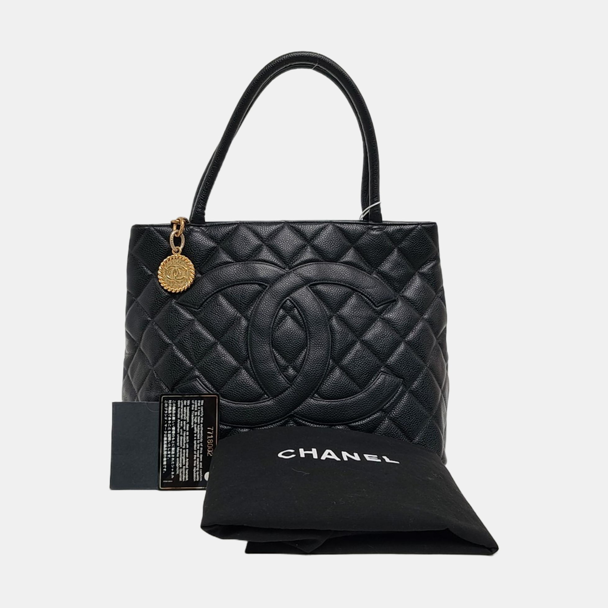 Authenticated pre-owned  MEDALLION Quilted Calfskin Black - Shoulder Bag at Looply
