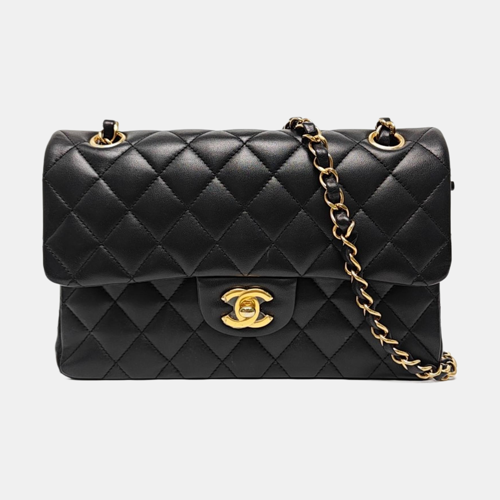 CLASSIC FLAP Small Quilted Lambskin Black