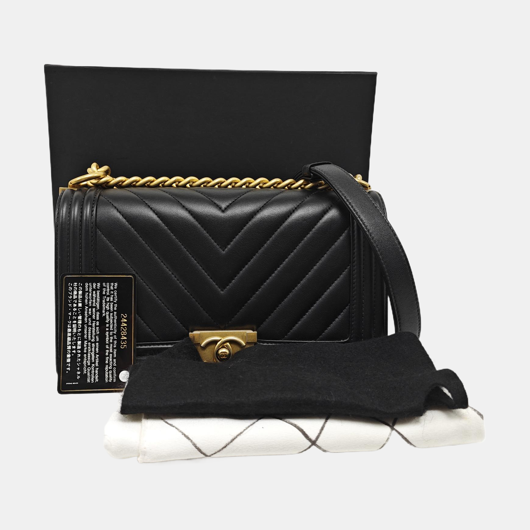 BOY CHANEL Medium Chevron, Quilted Lambskin Black