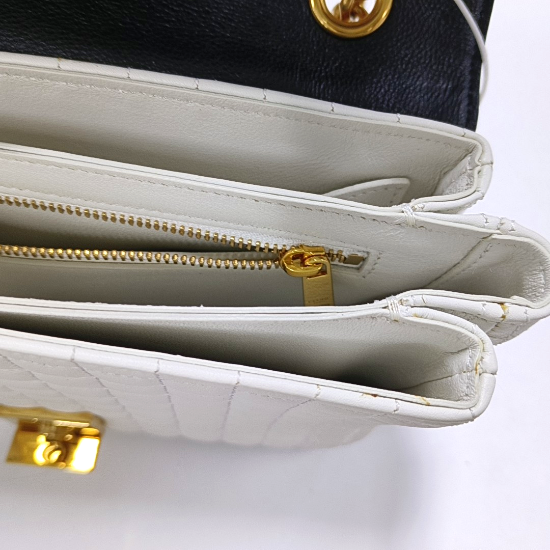 Authenticated pre-owned  C Medium Quilted Calfskin White - Shoulder Bag at Looply
