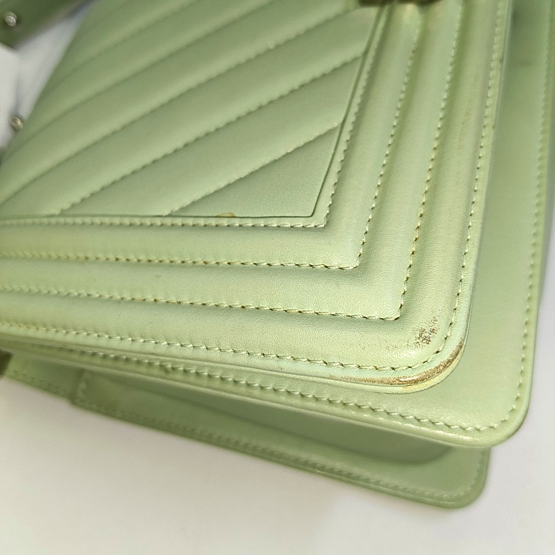 Authenticated pre-owned  BOY CHANEL Medium Chevron Calfskin Green - Crossbody Bag at Looply