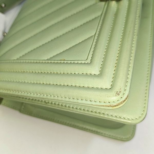 Authenticated pre-owned  BOY CHANEL Medium Chevron Calfskin Green - Crossbody Bag at Looply