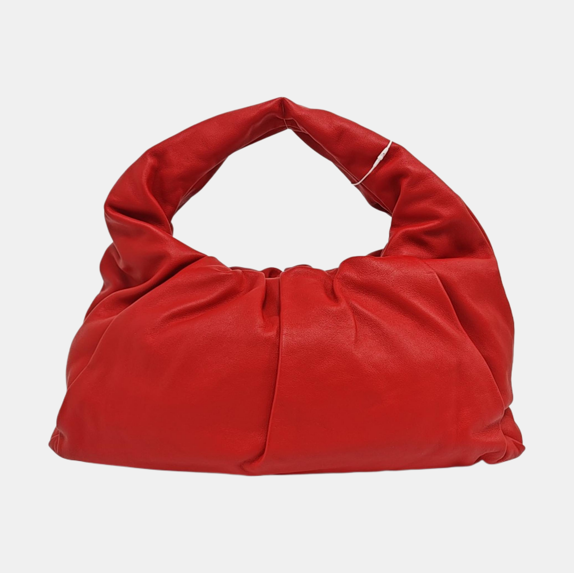 El bolso de mano de piel de becerro rojo