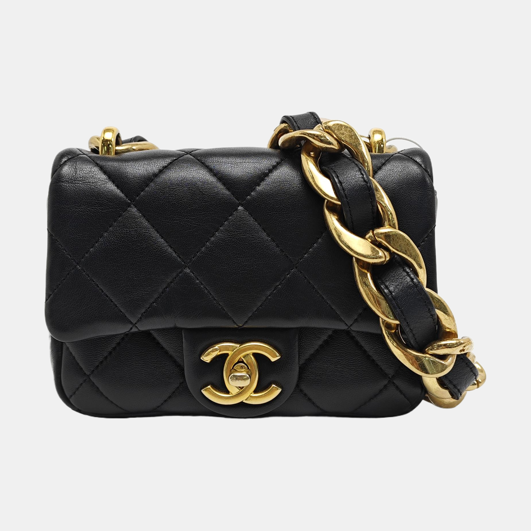 Authenticated pre-owned  CLASSIC FLAP Mini Quilted Lambskin Black - Shoulder Bag at Looply