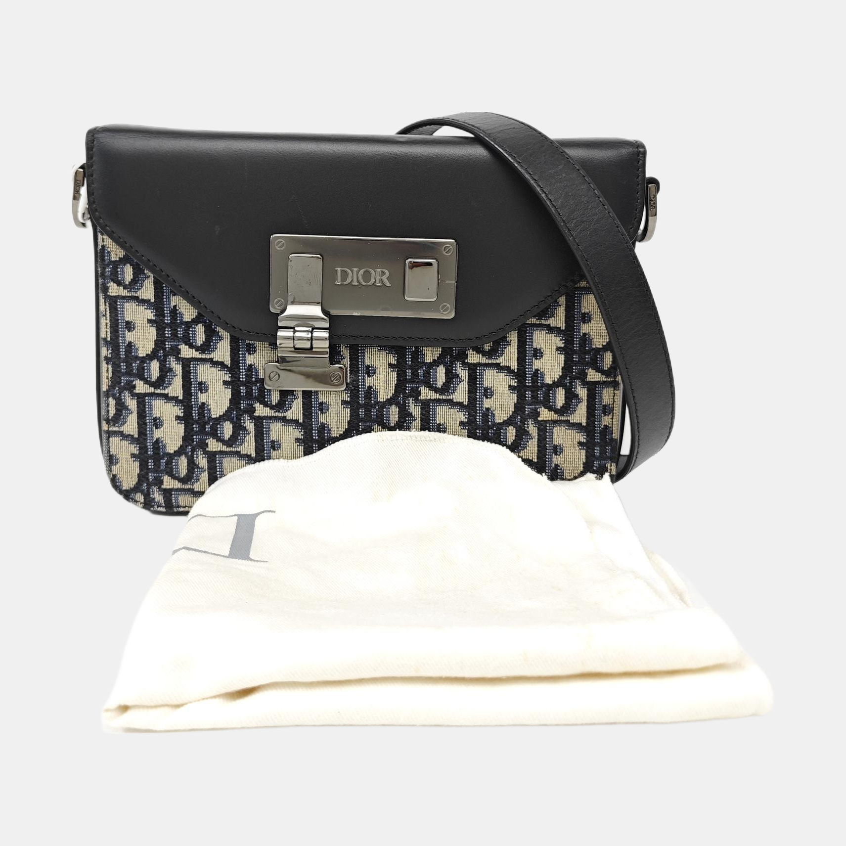 Lock Oblique Canvas Black
