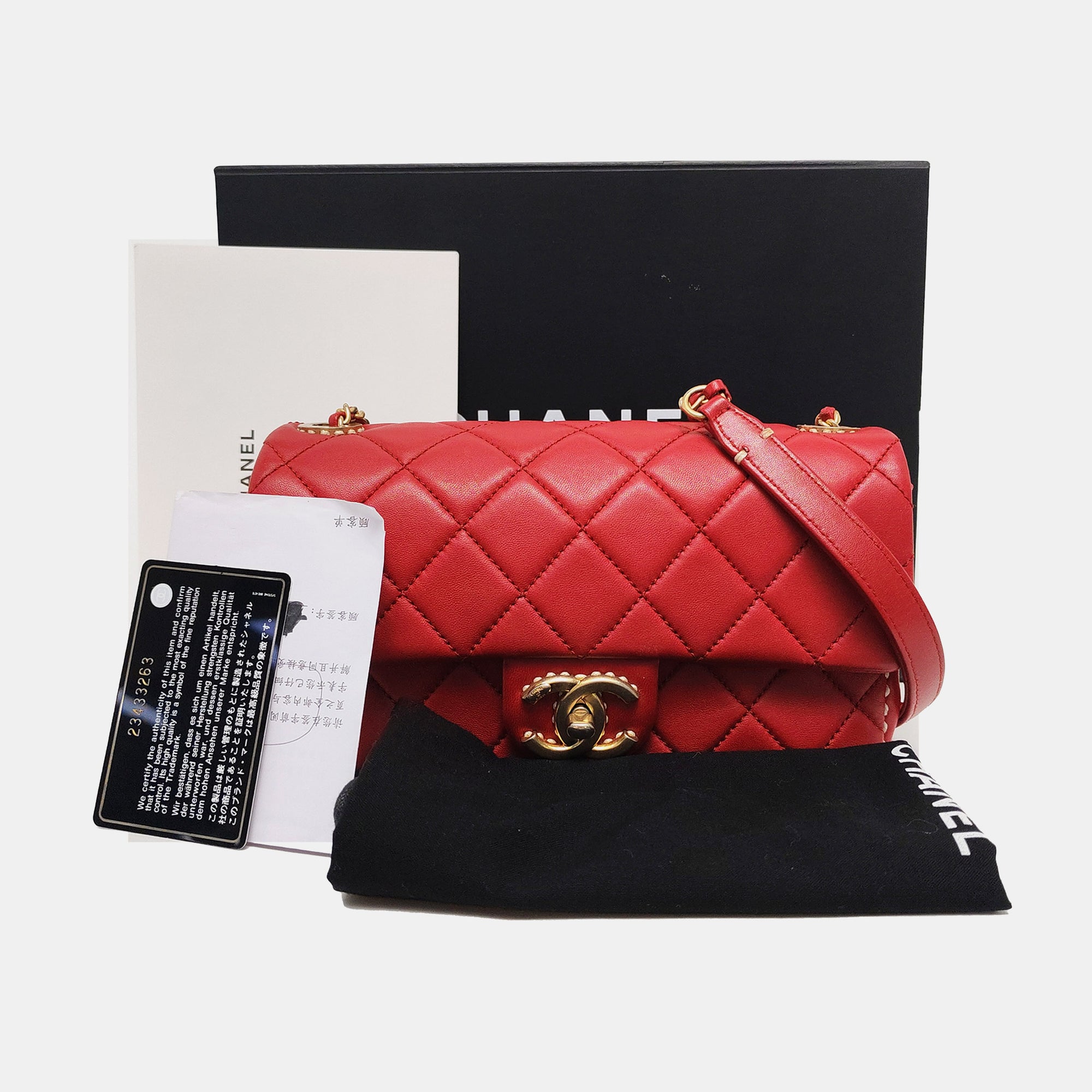 Authenticated pre-owned  CLASSIC FLAP Quilted Lambskin Red - Shoulder Bag at Looply