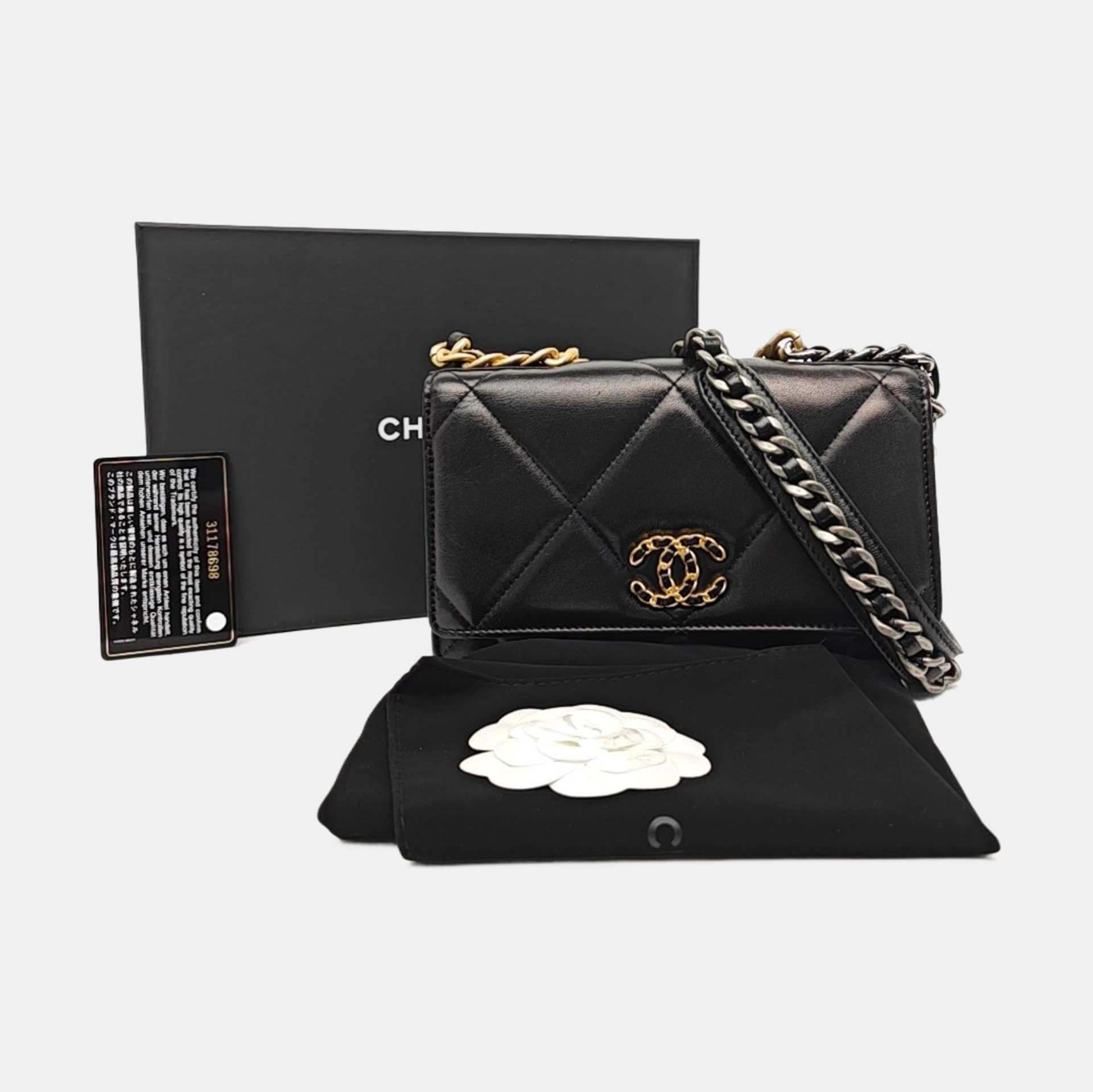 CHANEL 19 WOC Quilted Lambskin Black