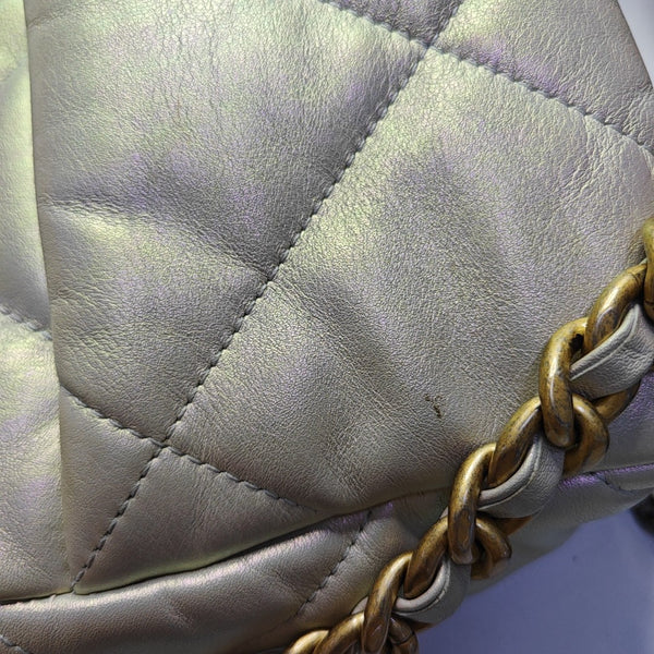 CHANEL 19 Pequeño Piel de Becerro Acolchada Metalizada