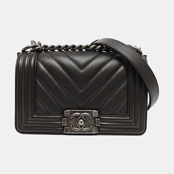 BOY CHANEL Chevron, Piel de becerro acolchada marrón