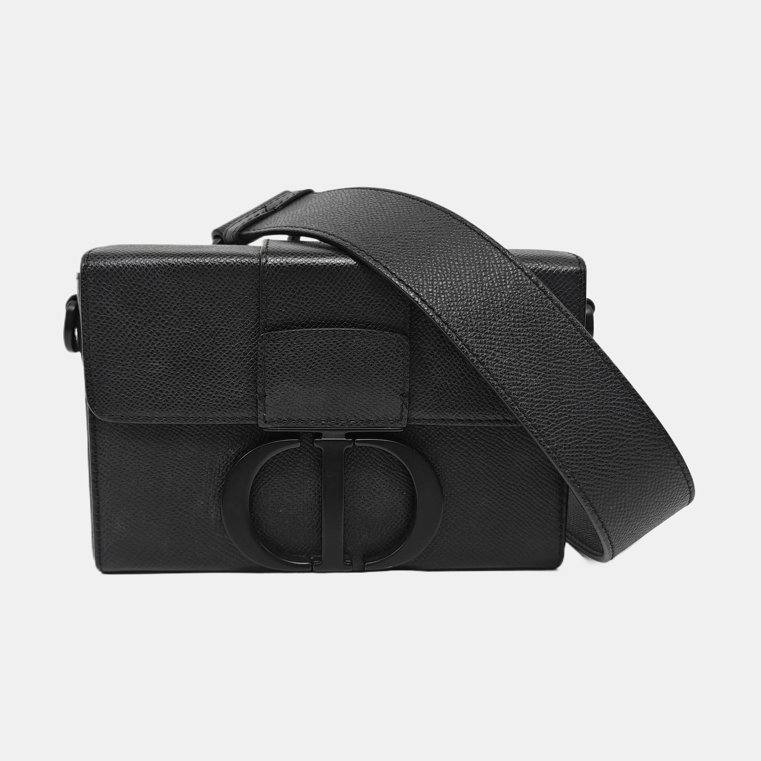 Authenticated pre-owned  30 Montaigne Calfskin Black - Shoulder Bag at Looply