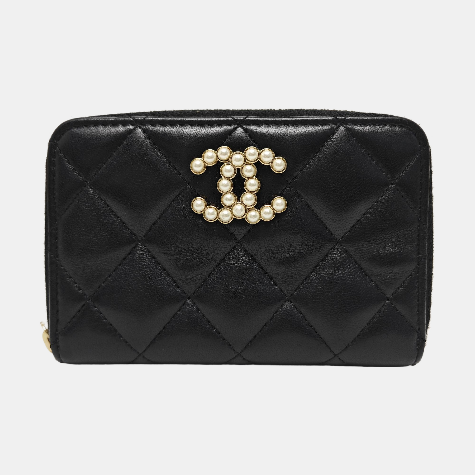 CHANEL 19 Small Quilted Lambskin Black Wallet