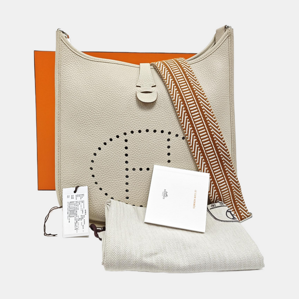 Evelyne 29 Clemence White