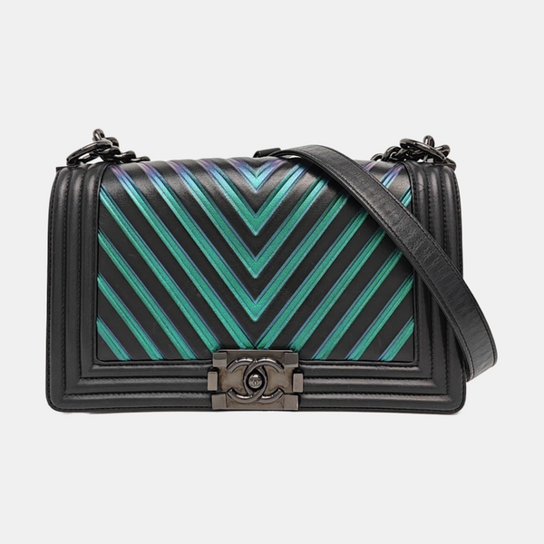 BOY CHANEL Medium Chevron Calfskin Black