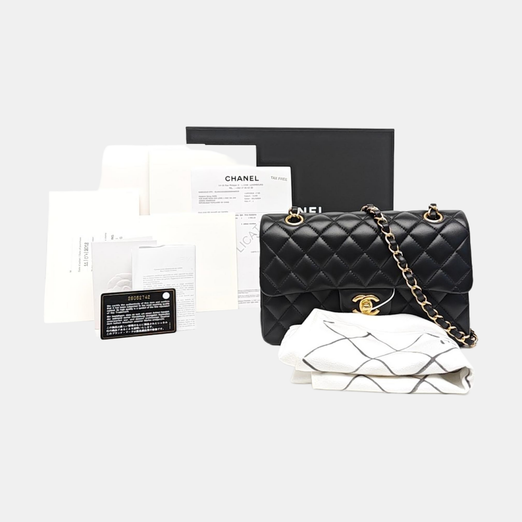 CLASSIC FLAP Small Quilted Lambskin Black