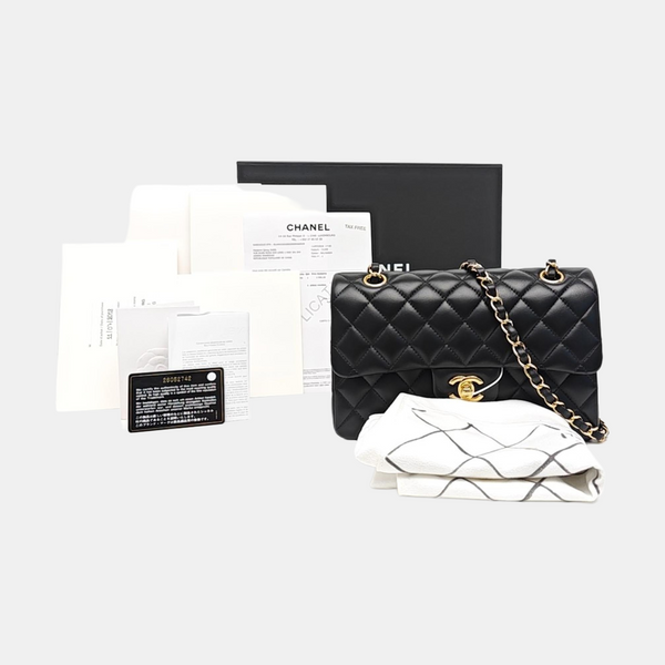CLASSIC FLAP Small Quilted Lambskin Black