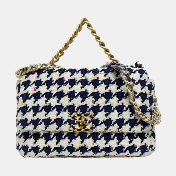 CHANEL 19 Large Quilted Fabric White