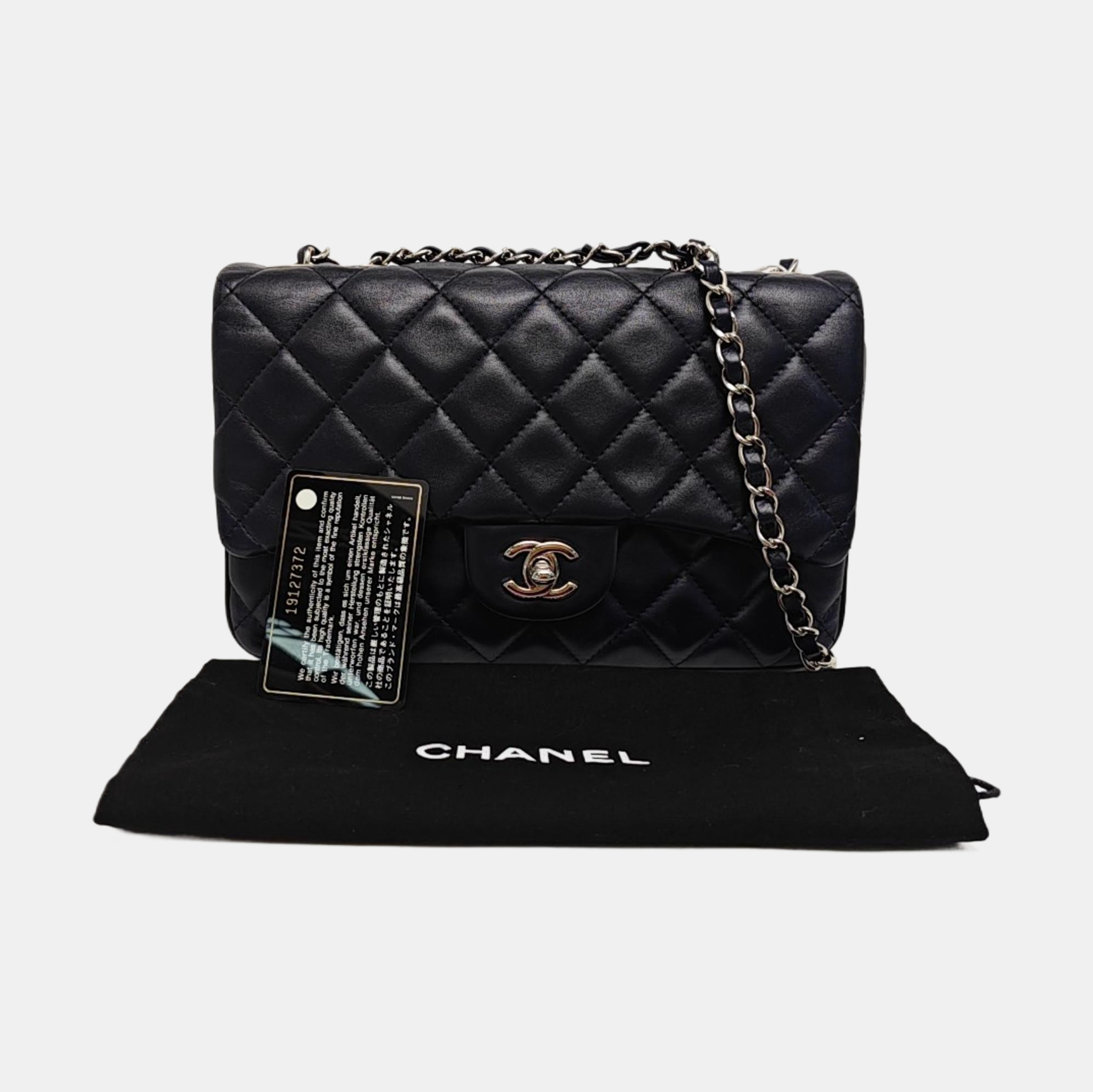 CLASSIC FLAP Medium Quilted Lambskin Blue