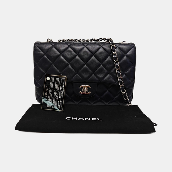 CLASSIC FLAP Medium Quilted Lambskin Blue