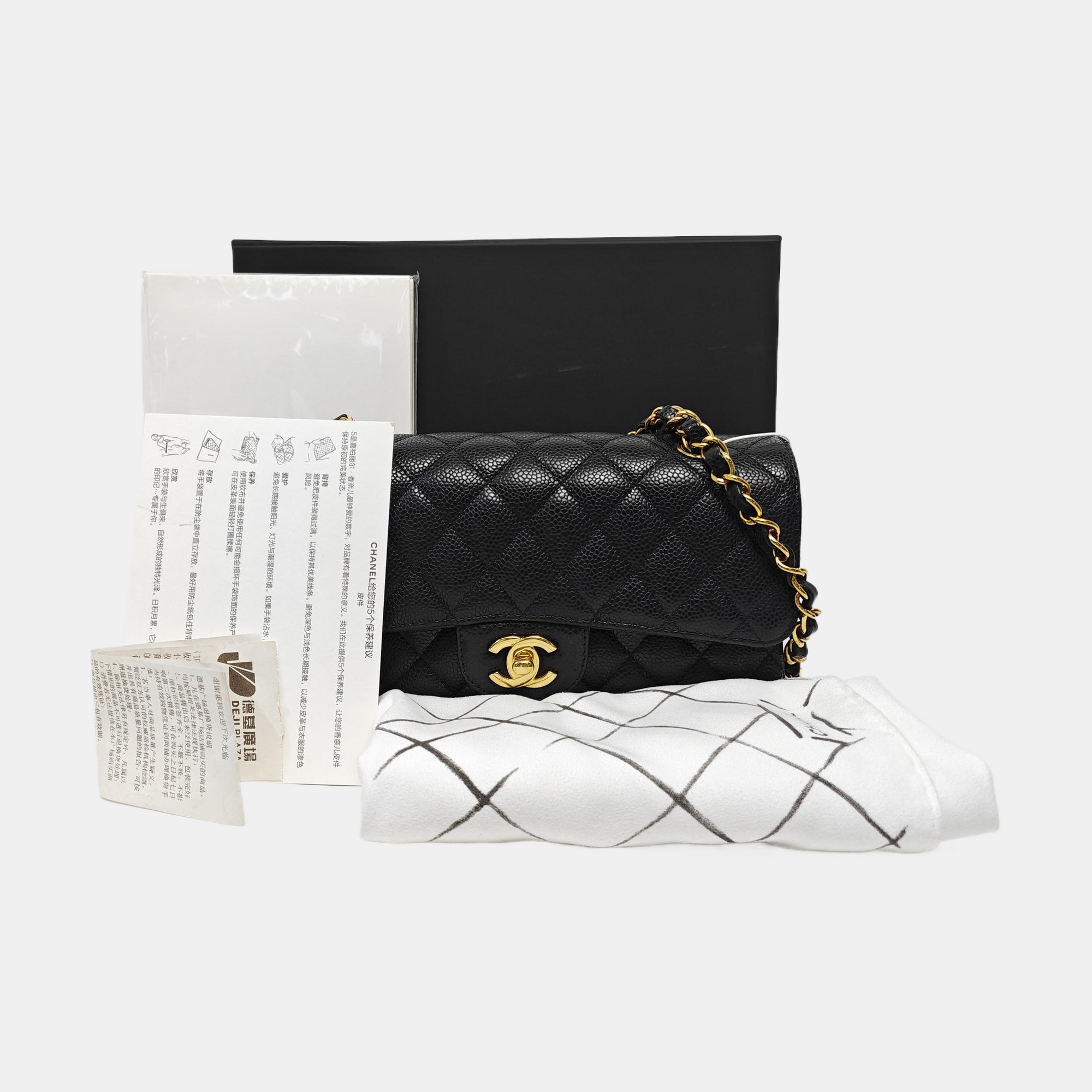CLASSIC FLAP Small Quilted Grained Calfskin Black