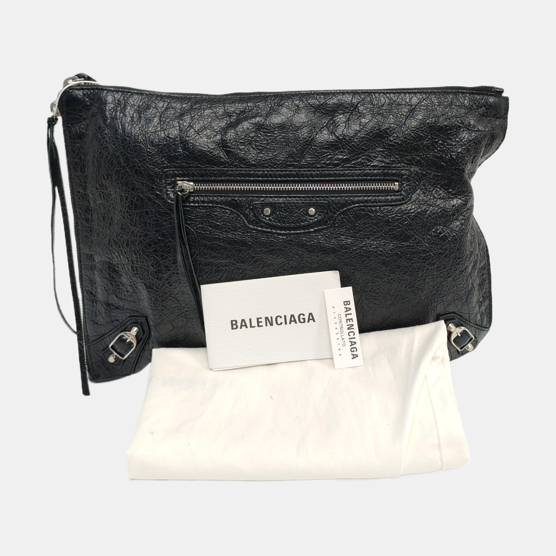 Authenticated pre-owned  Classic City Lambskin Black - Clutch at Looply