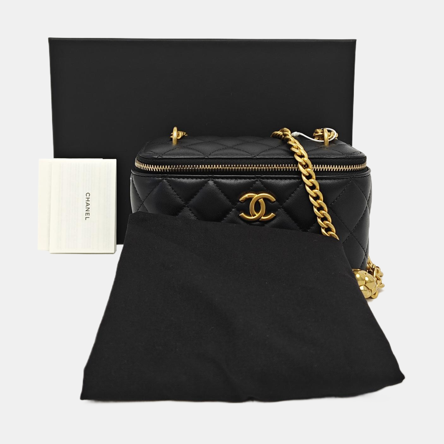 VANITY CASE Medium Quilted Lambskin Black