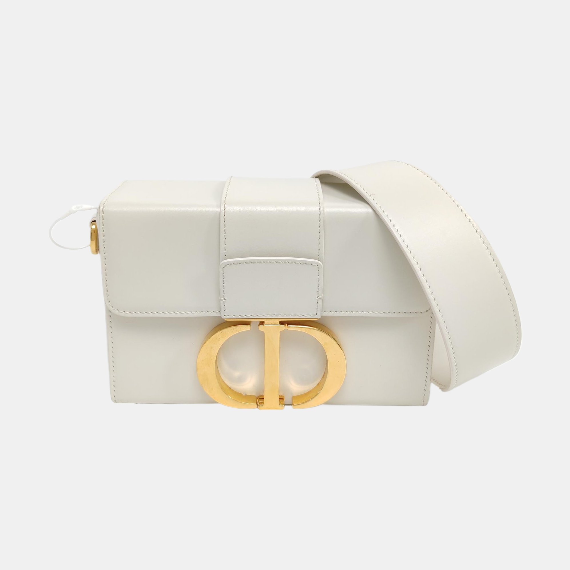 Authenticated pre-owned  30 Montaigne Calfskin White - Shoulder Bag at Looply