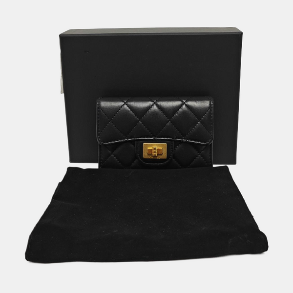 2.55 Cartera negra de piel de becerro acolchada