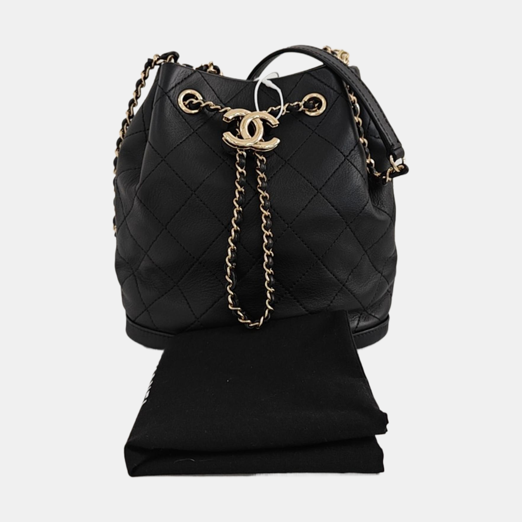 CC DRAWSTRING BUCKET Small Quilted Calfskin Black