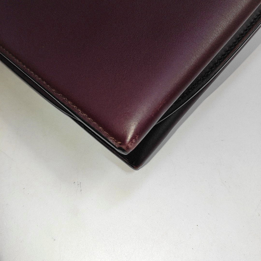 Authenticated pre-owned  Gancini Calfskin Burgundy - Shoulder Bag at Looply