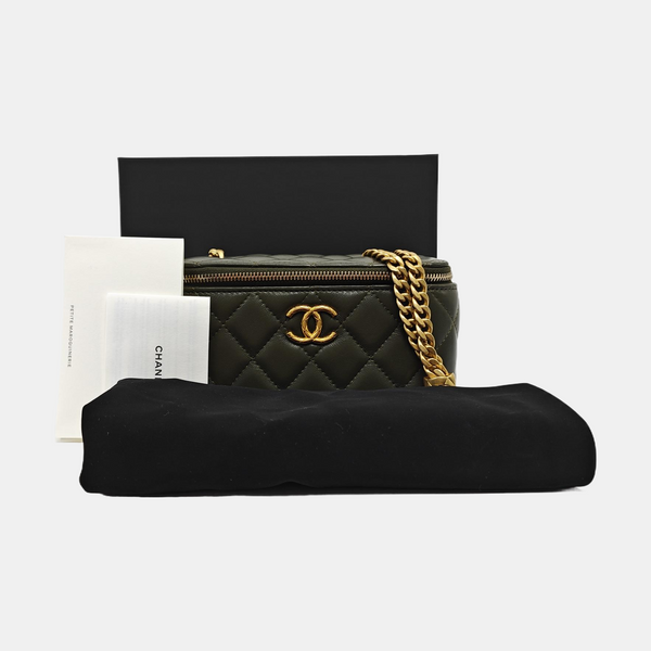 VANITY CASE Small Quilted Lambskin Green