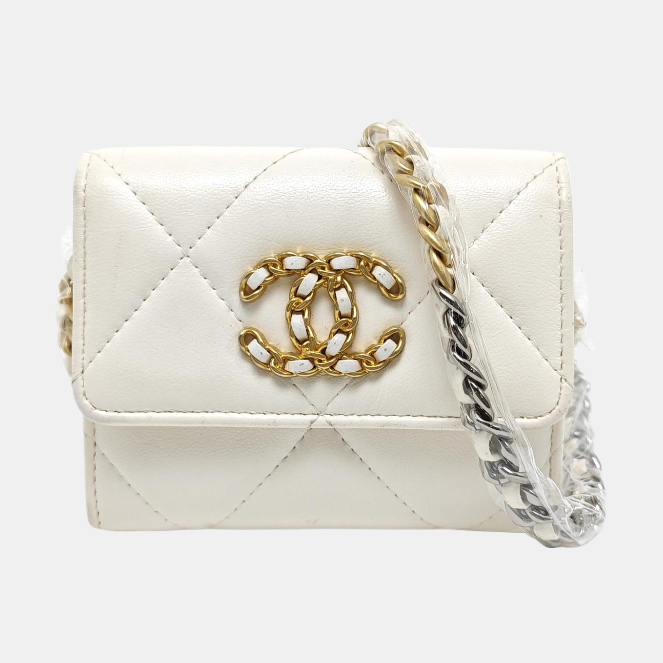 Authenticated pre-owned  CHANEL 19 Quilted Lambskin White - Shoulder Bag at Looply