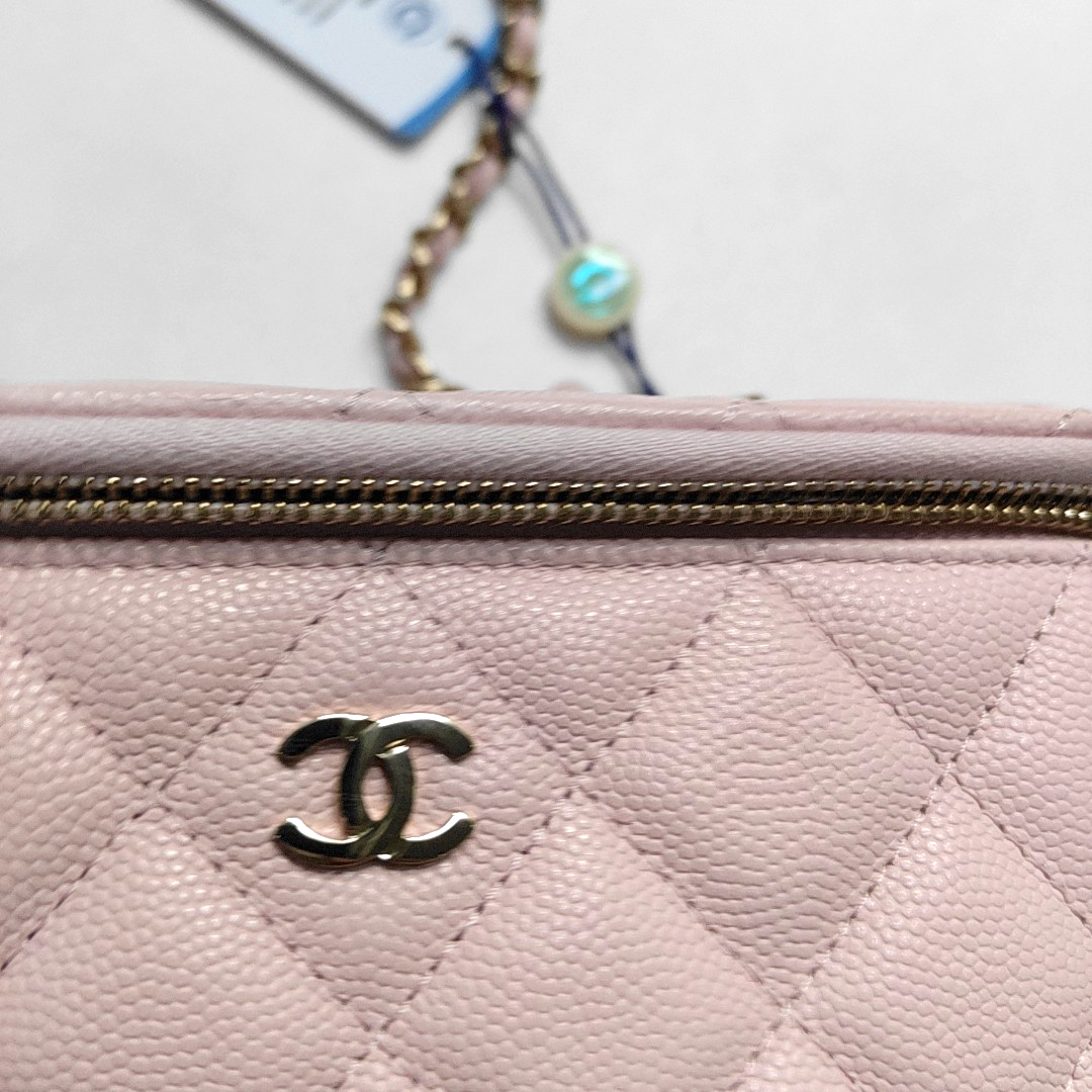 Authenticated pre-owned  VANITY CASE Quilted Grained Calfskin Pink - Crossbody Bag at Looply