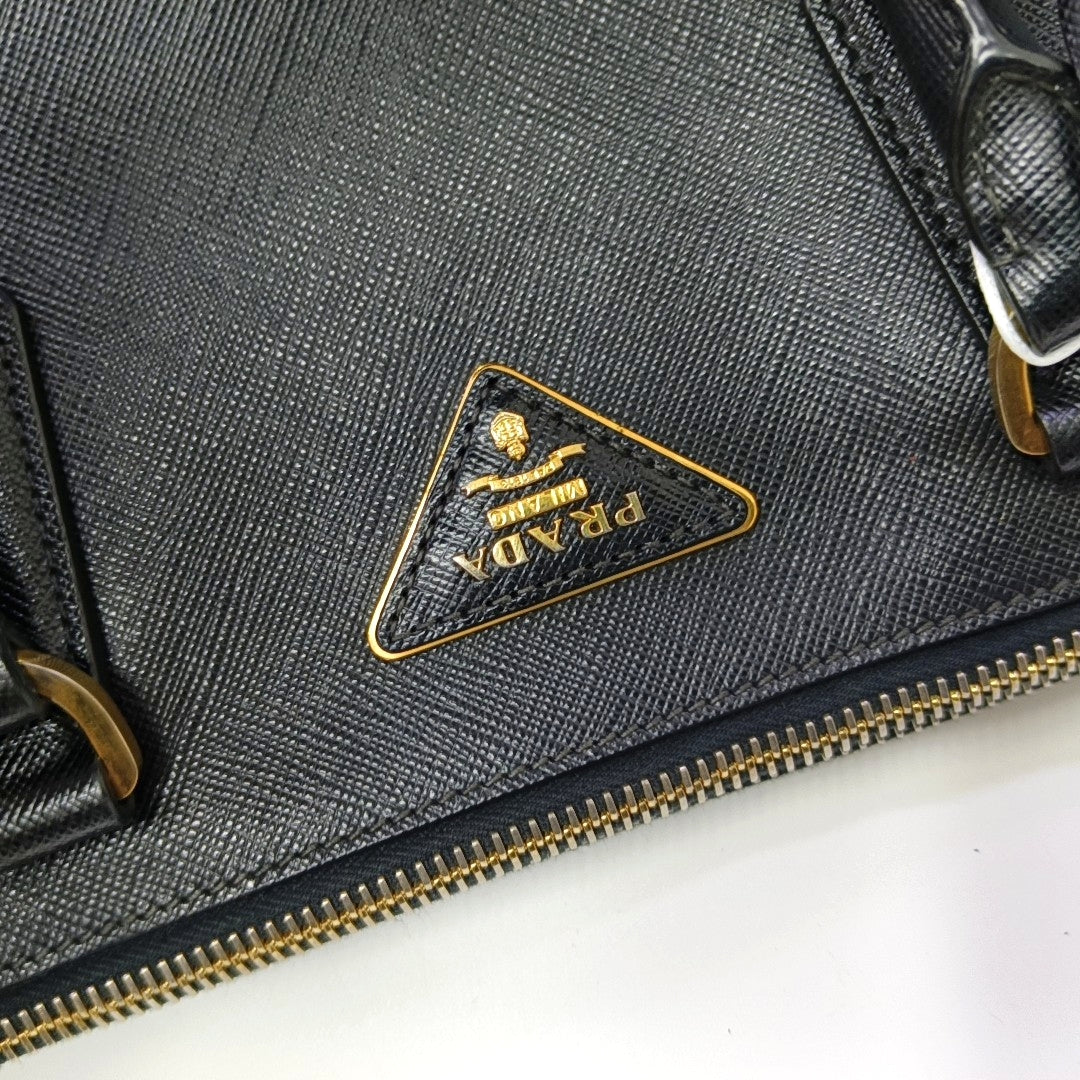 Galleria Extra Large Saffiano Calfskin Black