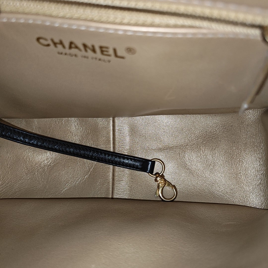 Quilted Lambskin Shoulder Bag Black
