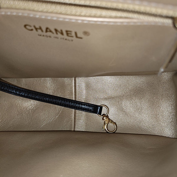 Quilted Lambskin Shoulder Bag Black
