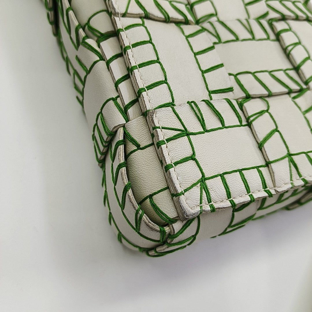 Cassette Medium Quilted Lambskin White