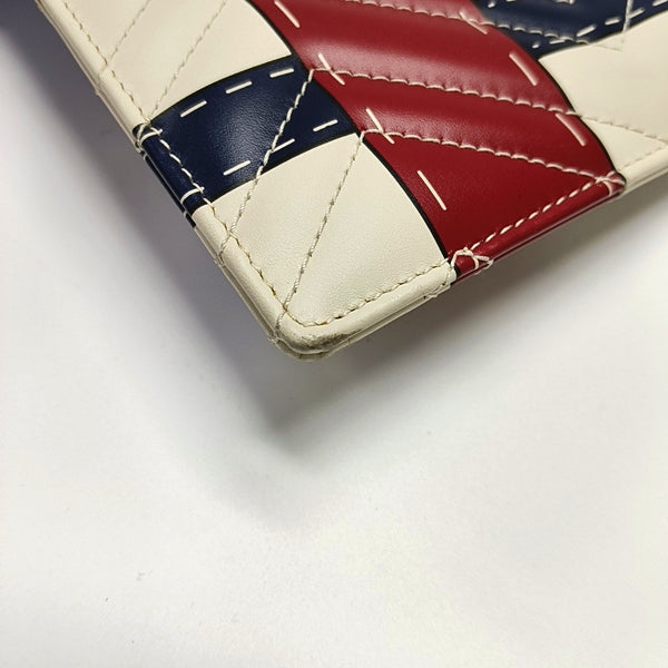 Authenticated pre-owned  GG Marmont Quilted Calfskin White - Clutch at Looply