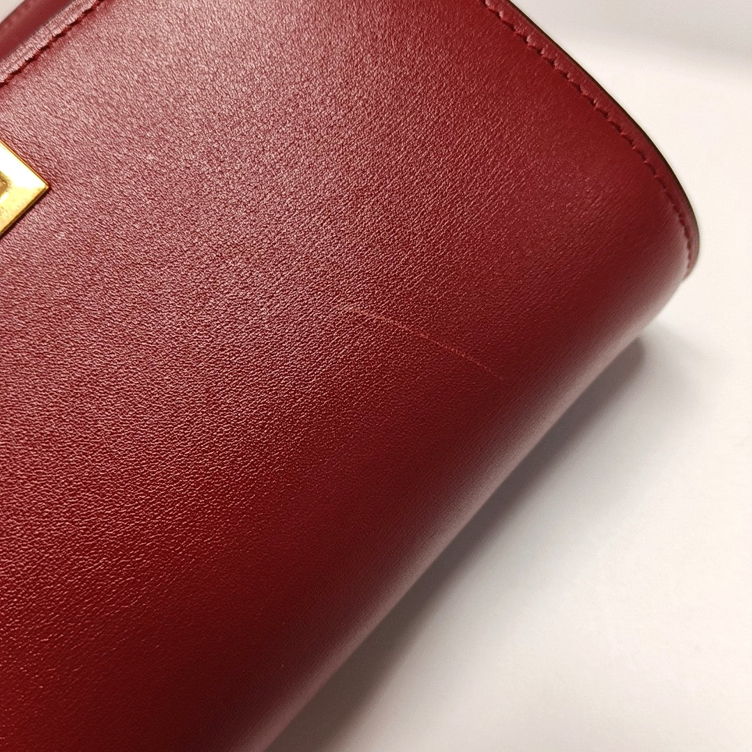 Authenticated pre-owned  CLASSIC BOX Mini Calfskin Red - Crossbody Bag at Looply