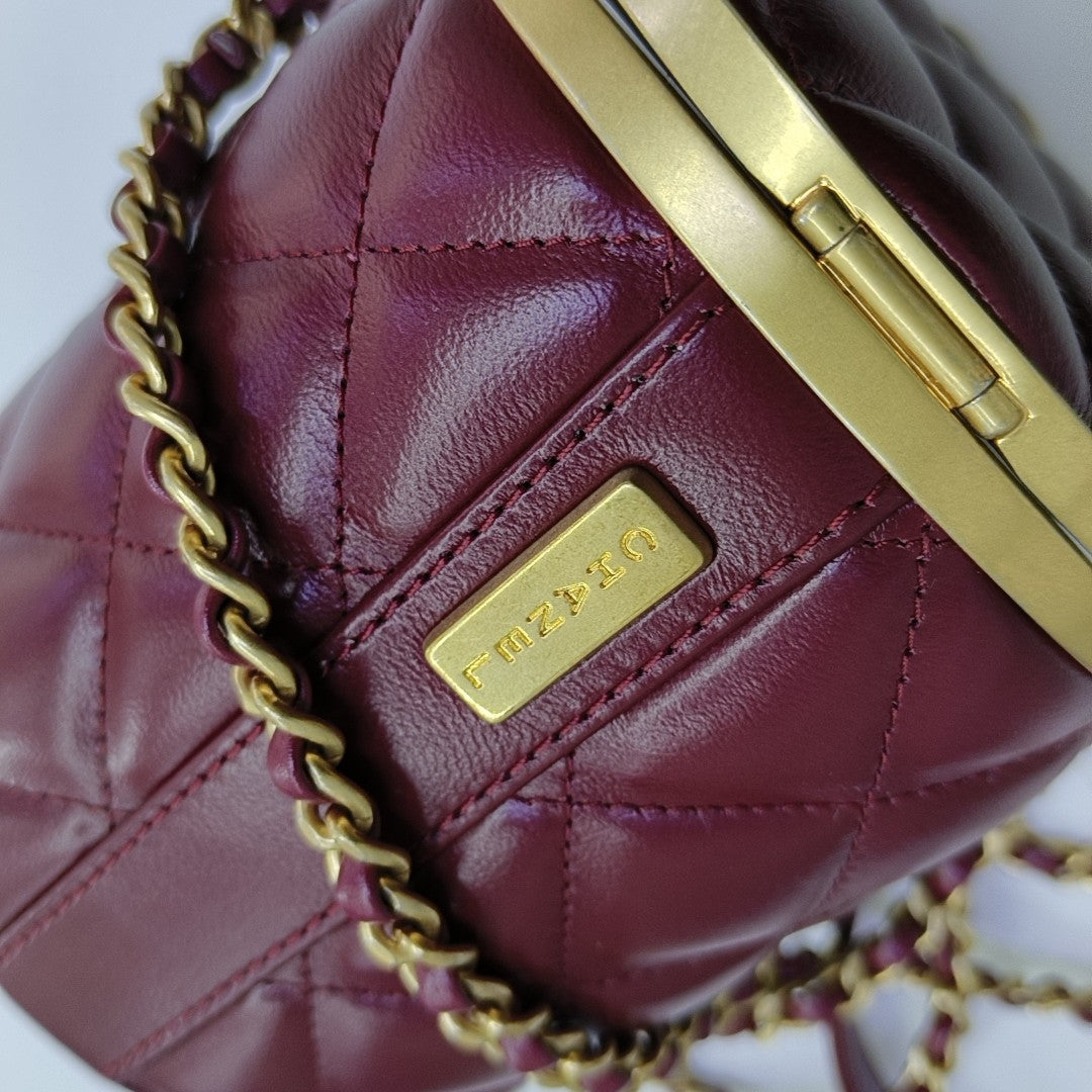 CROWN BOX VANITY Quilted Lambskin Red