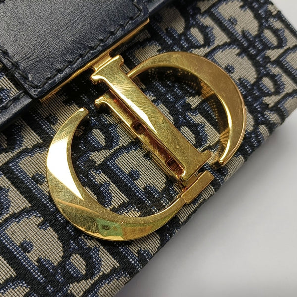 Authenticated pre-owned  30 Montaigne Oblique Canvas Blue - Shoulder Bag at Looply